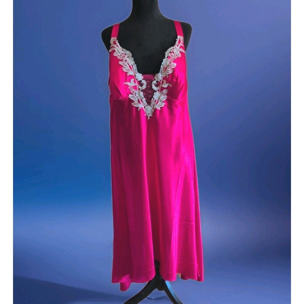 Flora Nightgown Women's Size 1X Red Plunge V-Neck Long Gown Sleeveless New